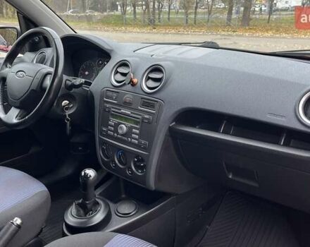 Красный Форд Фьюжн, объемом двигателя 1.39 л и пробегом 131 тыс. км за 5500 $, фото 9 на Automoto.ua