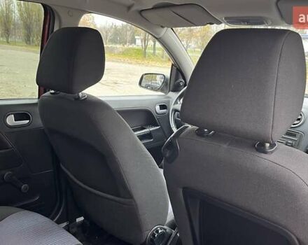 Красный Форд Фьюжн, объемом двигателя 1.39 л и пробегом 131 тыс. км за 5500 $, фото 10 на Automoto.ua