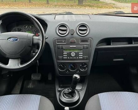 Красный Форд Фьюжн, объемом двигателя 1.39 л и пробегом 131 тыс. км за 5500 $, фото 12 на Automoto.ua