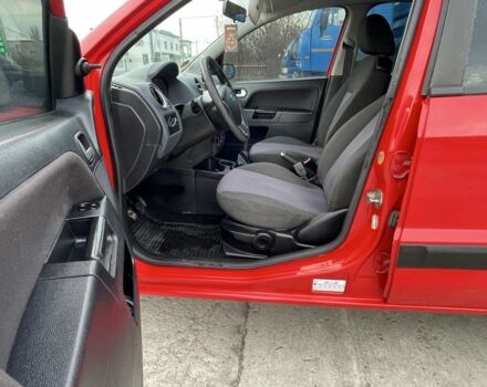 Червоний Форд Фьюжен, об'ємом двигуна 1.2 л та пробігом 210 тис. км за 3950 $, фото 13 на Automoto.ua