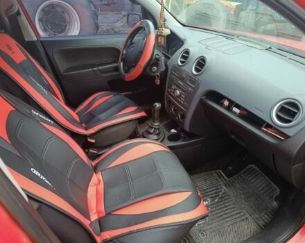 Красный Форд Фьюжн, объемом двигателя 1 л и пробегом 178 тыс. км за 3100 $, фото 4 на Automoto.ua