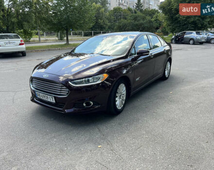 Красный Форд Фьюжн, объемом двигателя 2 л и пробегом 155 тыс. км за 12999 $, фото 2 на Automoto.ua