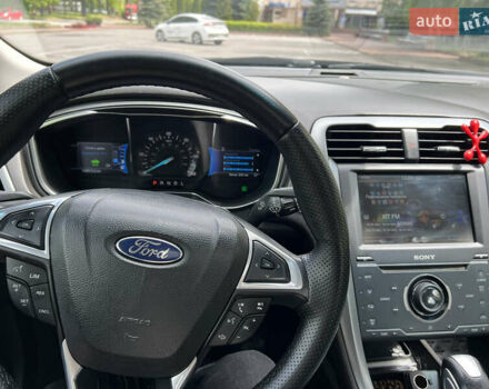 Красный Форд Фьюжн, объемом двигателя 2 л и пробегом 155 тыс. км за 12999 $, фото 11 на Automoto.ua