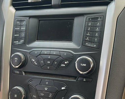 Красный Форд Фьюжн, объемом двигателя 1.5 л и пробегом 193 тыс. км за 9500 $, фото 3 на Automoto.ua