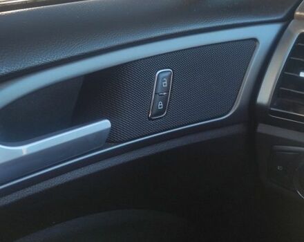 Красный Форд Фьюжн, объемом двигателя 2 л и пробегом 260 тыс. км за 11000 $, фото 2 на Automoto.ua