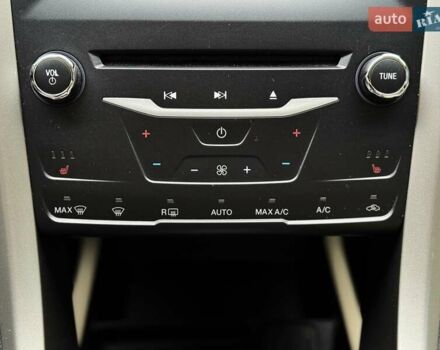 Красный Форд Фьюжн, объемом двигателя 1.6 л и пробегом 156 тыс. км за 8500 $, фото 31 на Automoto.ua