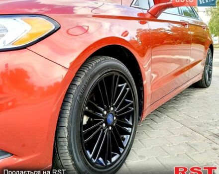 Красный Форд Фьюжн, объемом двигателя 2 л и пробегом 215 тыс. км за 9500 $, фото 2 на Automoto.ua