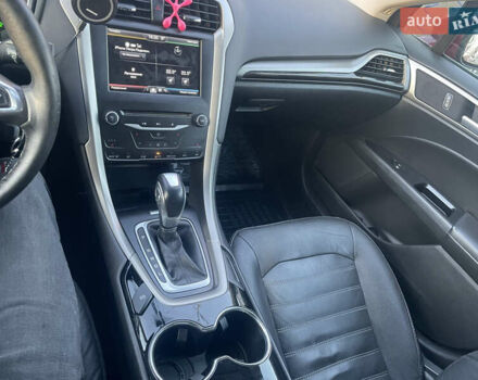 Красный Форд Фьюжн, объемом двигателя 2 л и пробегом 208 тыс. км за 10500 $, фото 6 на Automoto.ua