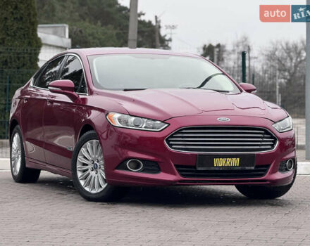 Красный Форд Фьюжн, объемом двигателя 2 л и пробегом 210 тыс. км за 10500 $, фото 3 на Automoto.ua