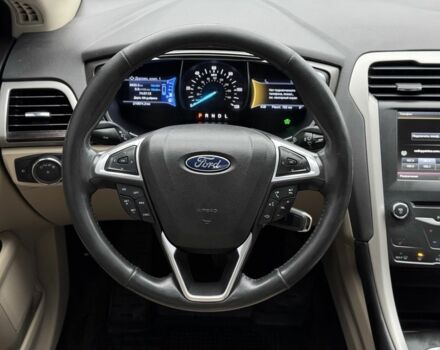 Красный Форд Фьюжн, объемом двигателя 2 л и пробегом 210 тыс. км за 10500 $, фото 4 на Automoto.ua