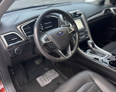 Красный Форд Фьюжн, объемом двигателя 2 л и пробегом 143 тыс. км за 10300 $, фото 11 на Automoto.ua