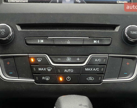 Красный Форд Фьюжн, объемом двигателя 2.49 л и пробегом 181 тыс. км за 11800 $, фото 13 на Automoto.ua