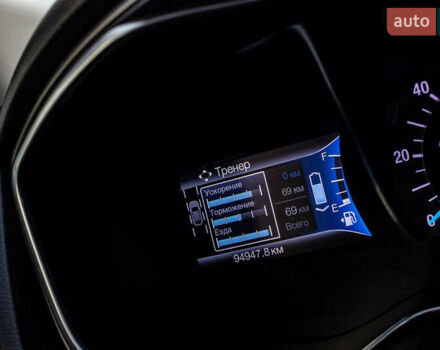 Красный Форд Фьюжн, объемом двигателя 2 л и пробегом 94 тыс. км за 14900 $, фото 3 на Automoto.ua