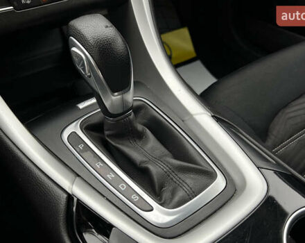 Красный Форд Фьюжн, объемом двигателя 2.49 л и пробегом 181 тыс. км за 11800 $, фото 14 на Automoto.ua