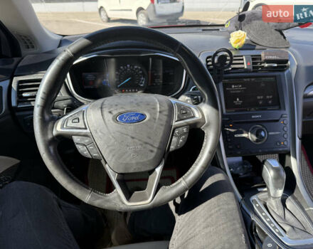 Красный Форд Фьюжн, объемом двигателя 2 л и пробегом 201 тыс. км за 11500 $, фото 4 на Automoto.ua