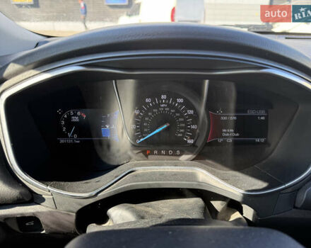 Красный Форд Фьюжн, объемом двигателя 2 л и пробегом 201 тыс. км за 11500 $, фото 6 на Automoto.ua