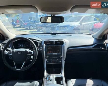 Красный Форд Фьюжн, объемом двигателя 2 л и пробегом 145 тыс. км за 15500 $, фото 11 на Automoto.ua