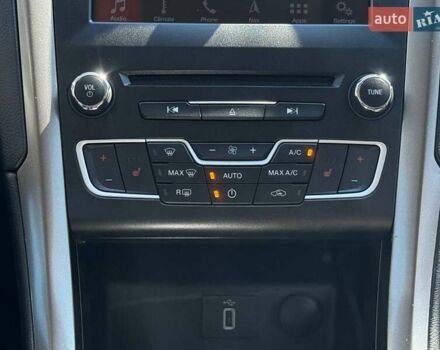 Красный Форд Фьюжн, объемом двигателя 2 л и пробегом 145 тыс. км за 15500 $, фото 14 на Automoto.ua