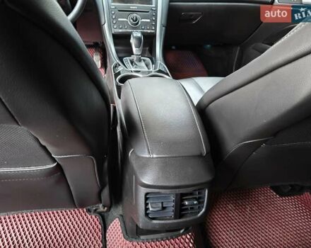 Красный Форд Фьюжн, объемом двигателя 2 л и пробегом 183 тыс. км за 13500 $, фото 31 на Automoto.ua