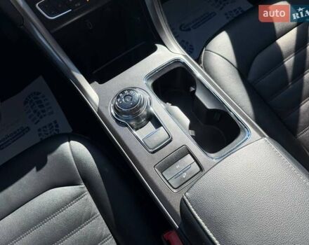 Красный Форд Фьюжн, объемом двигателя 2 л и пробегом 145 тыс. км за 15500 $, фото 17 на Automoto.ua