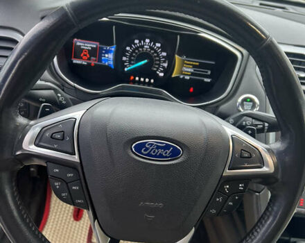 Красный Форд Фьюжн, объемом двигателя 2 л и пробегом 205 тыс. км за 10900 $, фото 9 на Automoto.ua