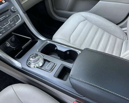 Красный Форд Фьюжн, объемом двигателя 2 л и пробегом 102 тыс. км за 10500 $, фото 13 на Automoto.ua