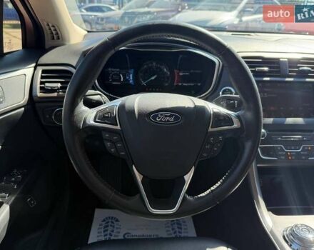 Красный Форд Фьюжн, объемом двигателя 2 л и пробегом 145 тыс. км за 15500 $, фото 12 на Automoto.ua