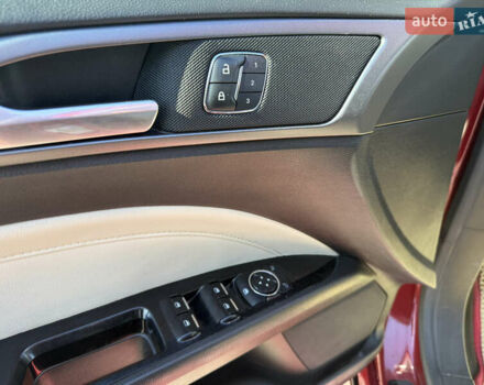 Красный Форд Фьюжн, объемом двигателя 2 л и пробегом 201 тыс. км за 11500 $, фото 16 на Automoto.ua