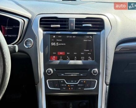 Красный Форд Фьюжн, объемом двигателя 2 л и пробегом 145 тыс. км за 15500 $, фото 13 на Automoto.ua