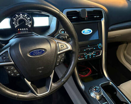 Красный Форд Фьюжн, объемом двигателя 2 л и пробегом 133 тыс. км за 17500 $, фото 12 на Automoto.ua