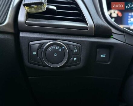 Форд Фьюжен 2017 у Києві на Automoto.ua Червоний Форд Фьюжен, об'ємом двигуна 1.5 л та пробігом 166 тис. км за 10800 $, фото 22 на Automoto.ua