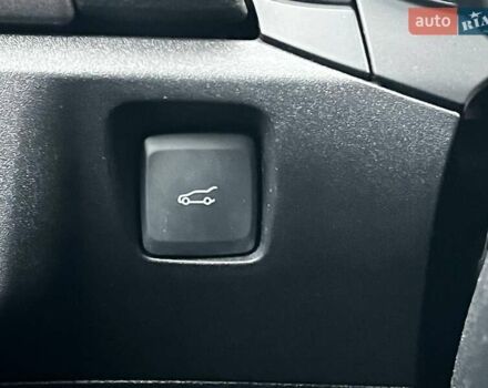 Красный Форд Фьюжн, объемом двигателя 2 л и пробегом 60 тыс. км за 16990 $, фото 18 на Automoto.ua