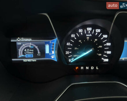 Красный Форд Фьюжн, объемом двигателя 2 л и пробегом 107 тыс. км за 13700 $, фото 61 на Automoto.ua