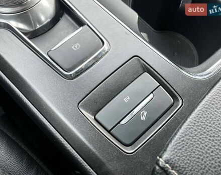 Красный Форд Фьюжн, объемом двигателя 2 л и пробегом 60 тыс. км за 16990 $, фото 31 на Automoto.ua