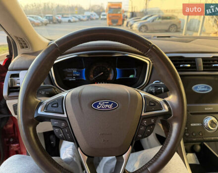 Красный Форд Фьюжн, объемом двигателя 2 л и пробегом 124 тыс. км за 16600 $, фото 12 на Automoto.ua