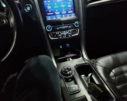 Красный Форд Фьюжн, объемом двигателя 2 л и пробегом 60 тыс. км за 15500 $, фото 12 на Automoto.ua