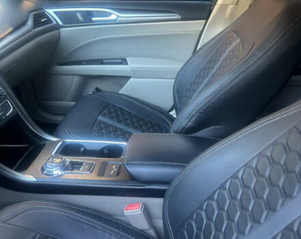 Красный Форд Фьюжн, объемом двигателя 1.6 л и пробегом 130 тыс. км за 13000 $, фото 5 на Automoto.ua