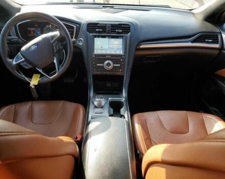 Красный Форд Фьюжн, объемом двигателя 2 л и пробегом 82 тыс. км за 2400 $, фото 7 на Automoto.ua