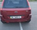 Красный Форд Фьюжн, объемом двигателя 1.6 л и пробегом 160 тыс. км за 3700 $, фото 3 на Automoto.ua