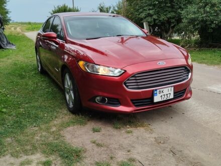 Форд Фьюжн 2013 в Ровно на Automoto.ua Красный Форд Фьюжн, объемом двигателя 2 л и пробегом 258 тыс. км за 11999 $, фото 1 на Automoto.ua