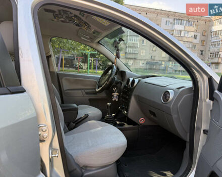 Сірий Форд Фьюжен, об'ємом двигуна 1.6 л та пробігом 224 тис. км за 3800 $, фото 8 на Automoto.ua