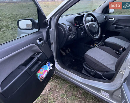 Серый Форд Фьюжн, объемом двигателя 1.6 л и пробегом 270 тыс. км за 4100 $, фото 9 на Automoto.ua