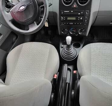 Серый Форд Фьюжн, объемом двигателя 1.6 л и пробегом 220 тыс. км за 3500 $, фото 4 на Automoto.ua