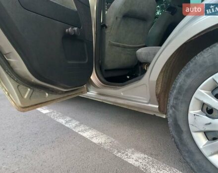 Серый Форд Фьюжн, объемом двигателя 1.6 л и пробегом 251 тыс. км за 5700 $, фото 8 на Automoto.ua