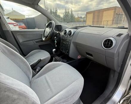 Серый Форд Фьюжн, объемом двигателя 1.4 л и пробегом 440 тыс. км за 3800 $, фото 4 на Automoto.ua