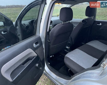 Серый Форд Фьюжн, объемом двигателя 1.6 л и пробегом 270 тыс. км за 4100 $, фото 10 на Automoto.ua