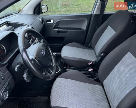 Серый Форд Фьюжн, объемом двигателя 1.6 л и пробегом 270 тыс. км за 4100 $, фото 7 на Automoto.ua