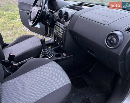 Серый Форд Фьюжн, объемом двигателя 1.6 л и пробегом 270 тыс. км за 4100 $, фото 12 на Automoto.ua