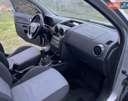 Серый Форд Фьюжн, объемом двигателя 1.6 л и пробегом 270 тыс. км за 4100 $, фото 13 на Automoto.ua