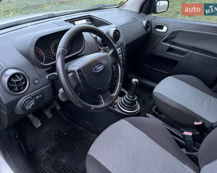 Серый Форд Фьюжн, объемом двигателя 1.6 л и пробегом 270 тыс. км за 4100 $, фото 6 на Automoto.ua